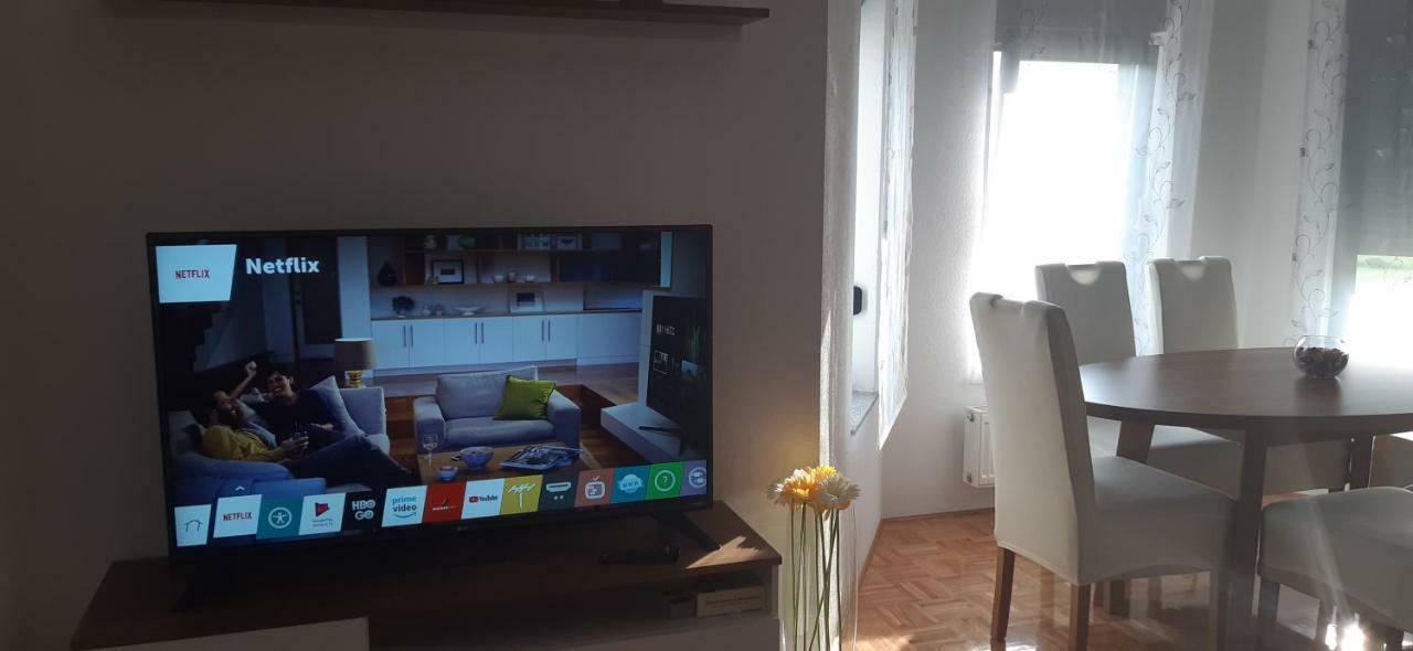 Apartment Golden Fields Smoljanac Eksteriør billede