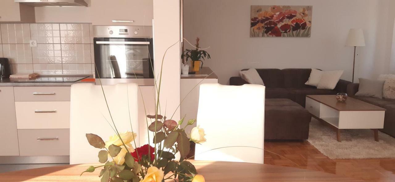 Apartment Golden Fields Smoljanac Eksteriør billede